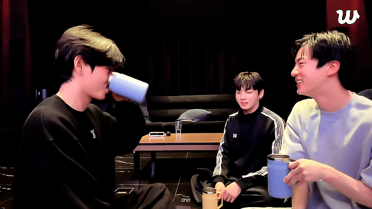 [잡담] 방탄 오늘 정국 1학년, 뷔 2학년, 진 4학년 같음ㅋㅋㅋ | 인스티즈