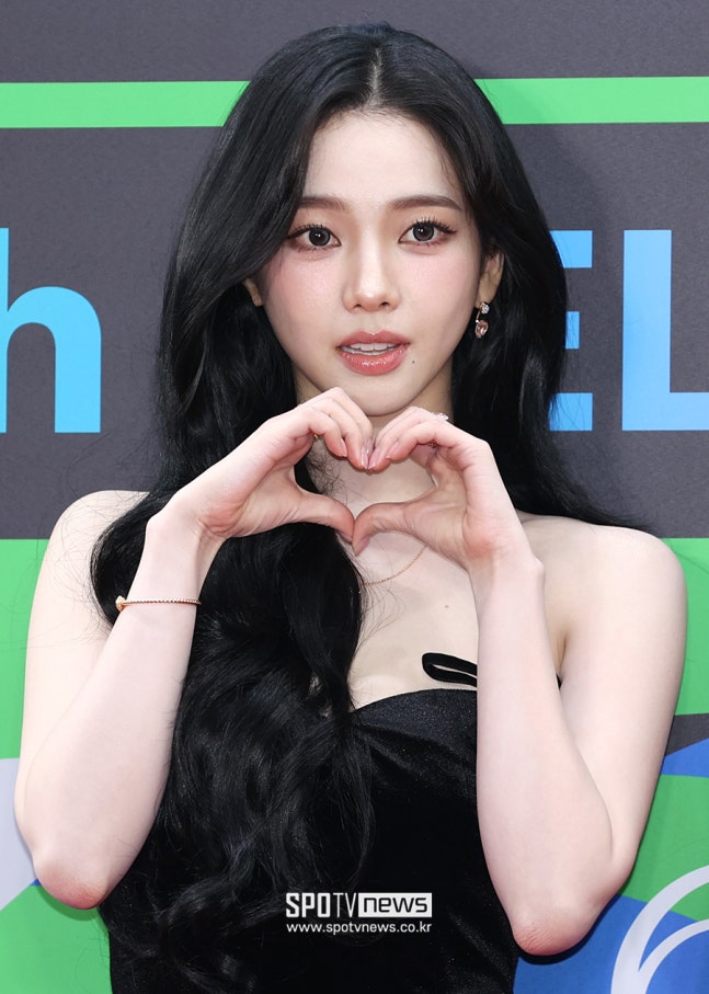 [잡담] 251220 에스파 MMA2025 레드카펫 기사사진 | 인스티즈