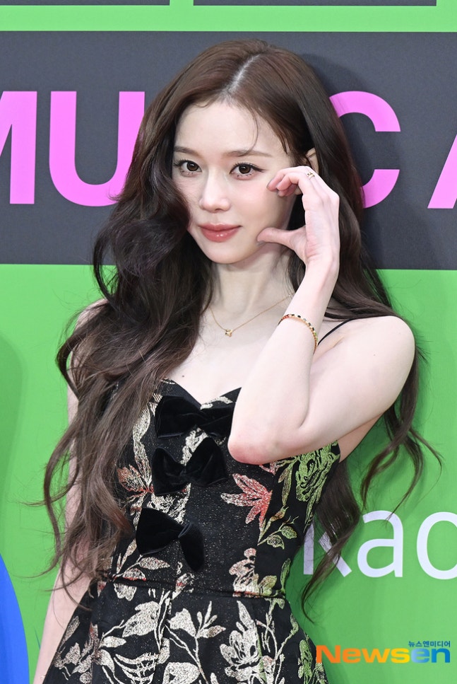 [잡담] 251220 에스파 MMA2025 레드카펫 기사사진 | 인스티즈