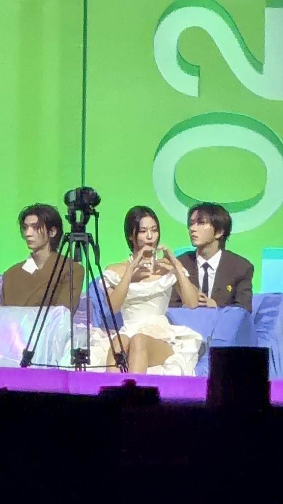 [잡담] 제니 하트해주는거ㅋㅋㅋ | 인스티즈