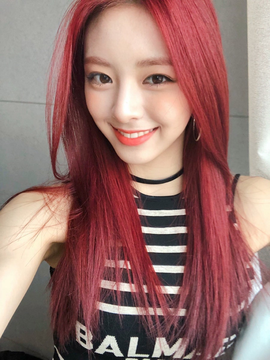 [잡담] 데뷔초 유나 빨간머리 너무이쁨 | 인스티즈