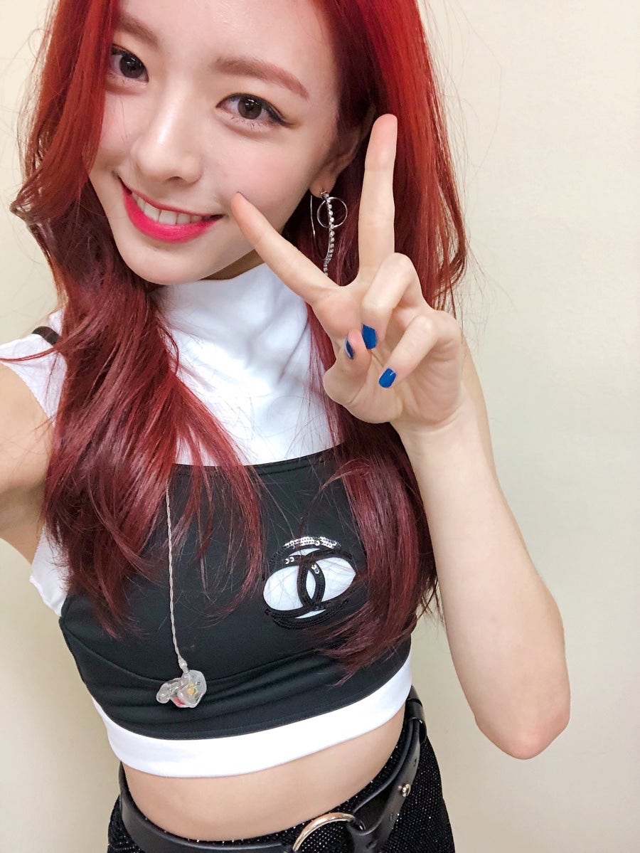 [잡담] 데뷔초 유나 빨간머리 너무이쁨 | 인스티즈