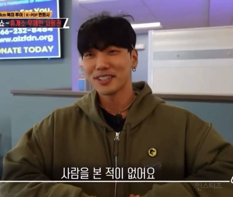 화사처럼 잘 챙겨주는 사람은 처음 봤다는 화사 스텝들 | 인스티즈