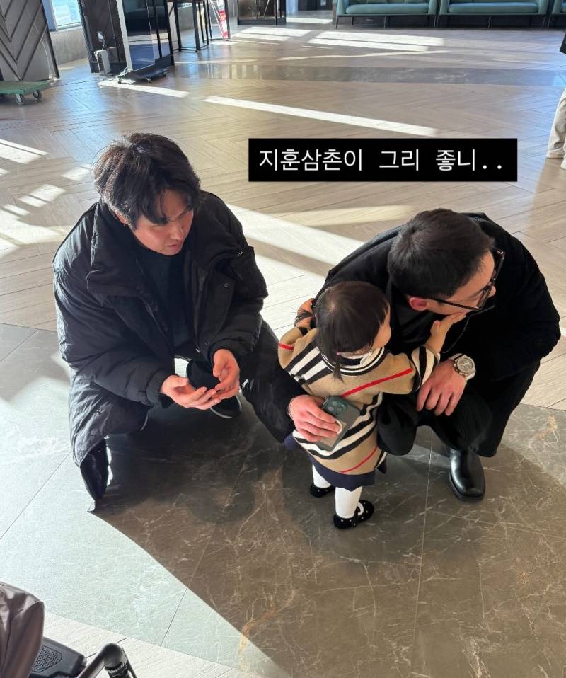 [잡담] 혈육인 큰아빠 최정보다 최지훈 삼촌이 더 좋은 최항 딸 하린이 | 인스티즈