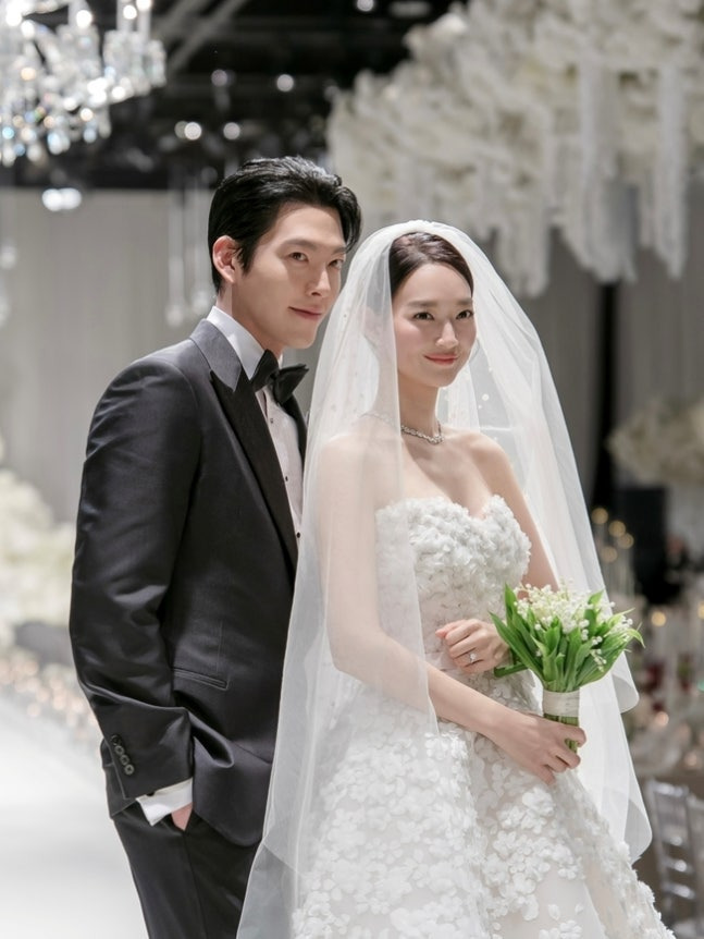 [잡담] 이거보니까 김우빈 신민아 좀 닮은거같애 | 인스티즈