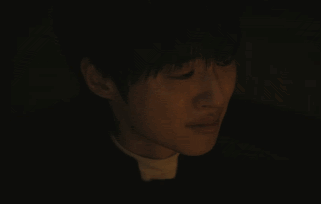 [잡담] 변우석) 난 크리스마스 아침에 신부님을 봐..⛪️ | 인스티즈