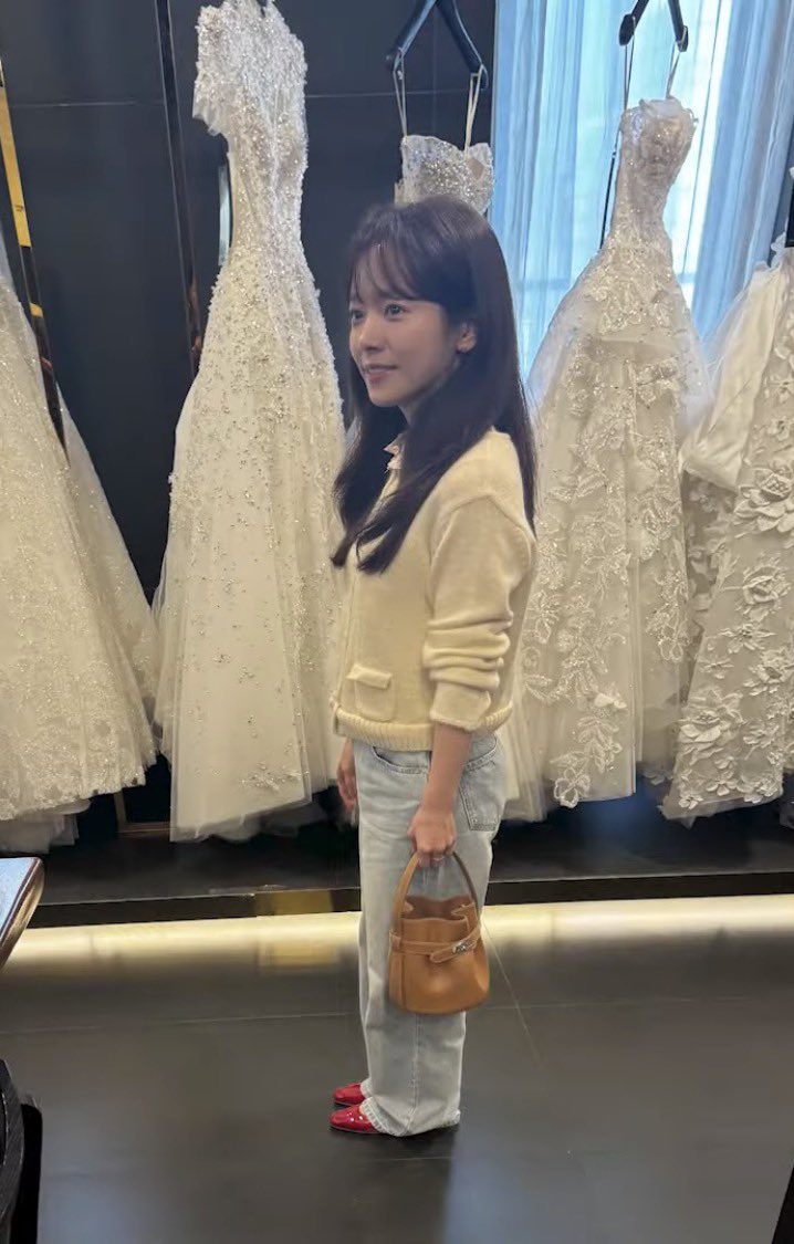 [정보/소식] 한지민한테 무릎꿇고 사과해야한다는 이서진이 찍어준 한지민 사진 | 인스티즈