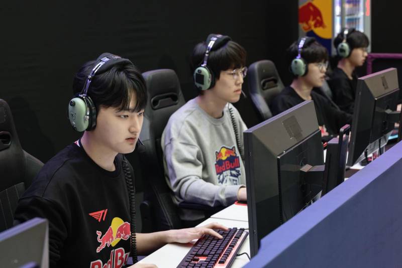 [잡담] 레드불 인스타) 연말을 마무리하는 최고의 방법 @t1lol | 인스티즈