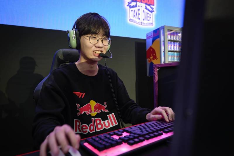 [잡담] 레드불 인스타) 연말을 마무리하는 최고의 방법 @t1lol | 인스티즈