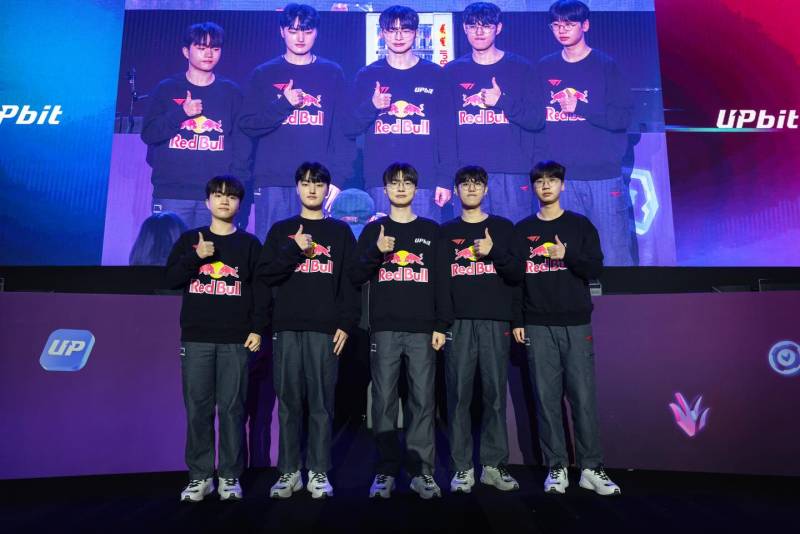 [잡담] 레드불 인스타) 연말을 마무리하는 최고의 방법 @t1lol | 인스티즈