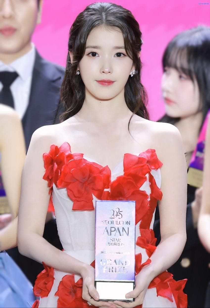 [잡담] 대상트로피든 아이유봐봐🥹 | 인스티즈