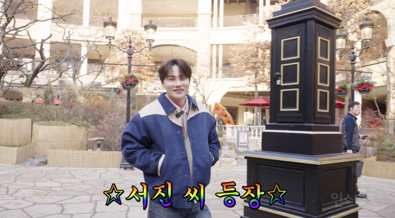 매년 아동복지센터에 패딩을 기부하는 가수 .jpg | 인스티즈