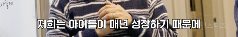 매년 아동복지센터에 패딩을 기부하는 가수 .jpg | 인스티즈