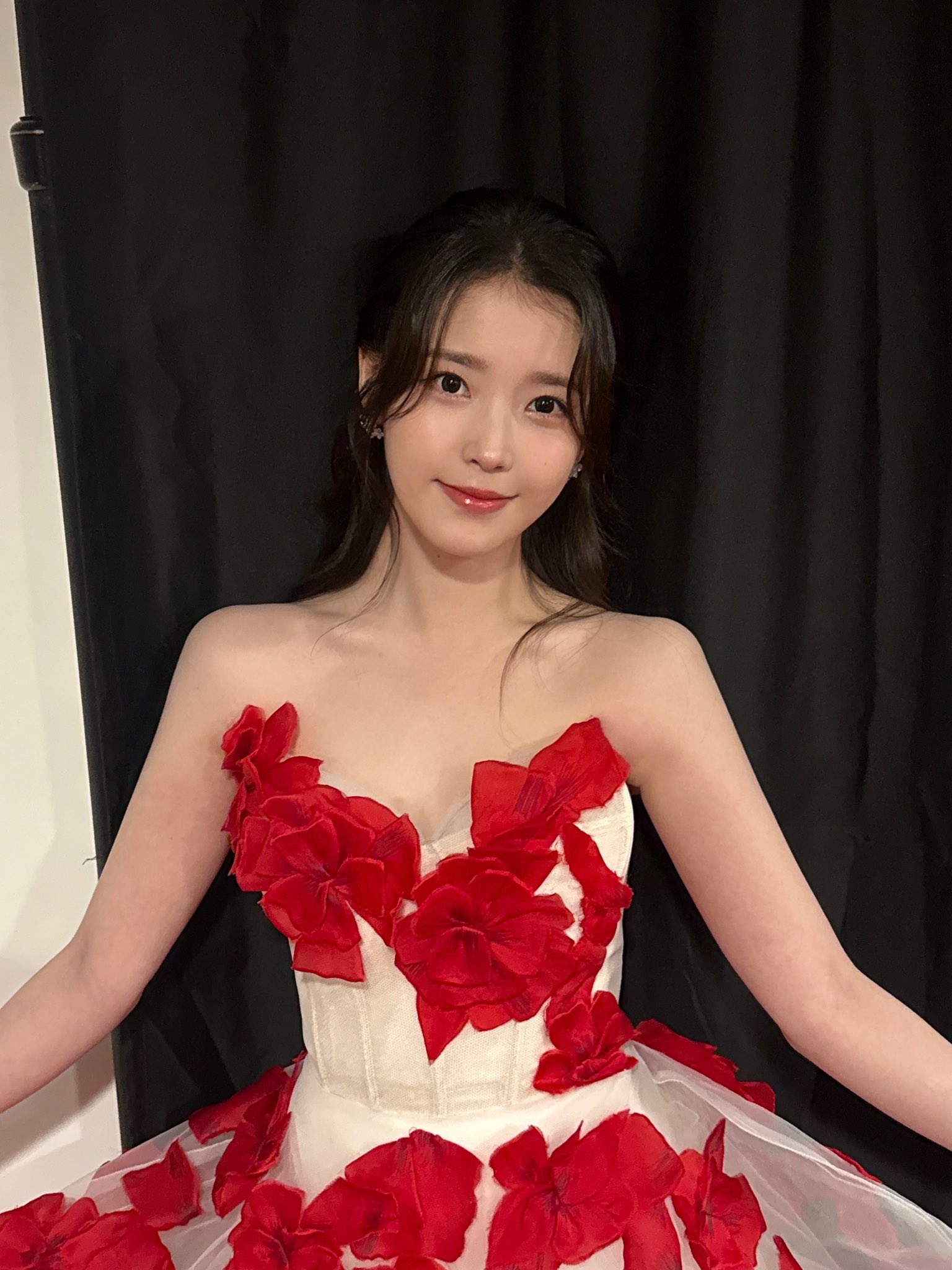 [잡담] 아이유) 아이유 짹 사진 예뻐서 짹에 올린 거 괜히 아까웠는데 | 인스티즈