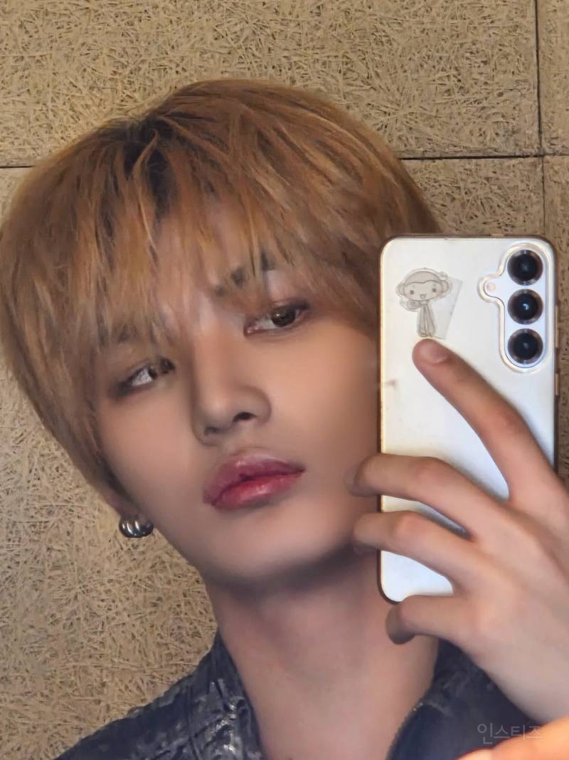 08이 왜케 잘생김 | 인스티즈