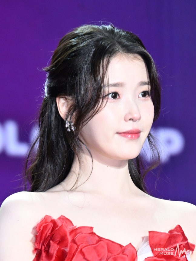 [정보/소식] 아이유) 아이유, 연말 맞아 2억 원 기부..취약 계층에 따뜻한 나눔 실천 | 인스티즈