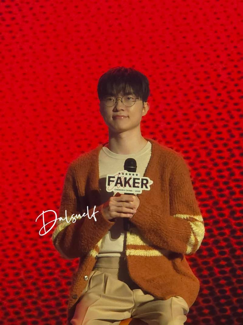 [잡담] 팬미팅에선 의상 바뀌었나봄 | 인스티즈