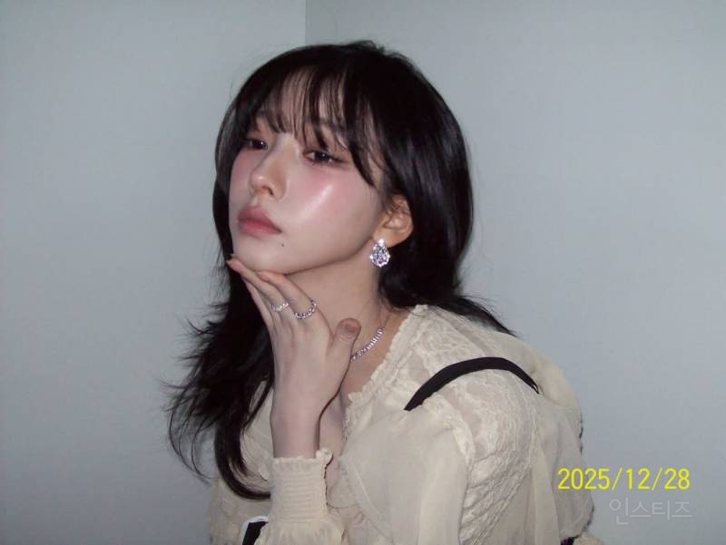 새해 맞이 인스타 게시물 올려주는 에스파 카리나 윈터.jpg | 인스티즈