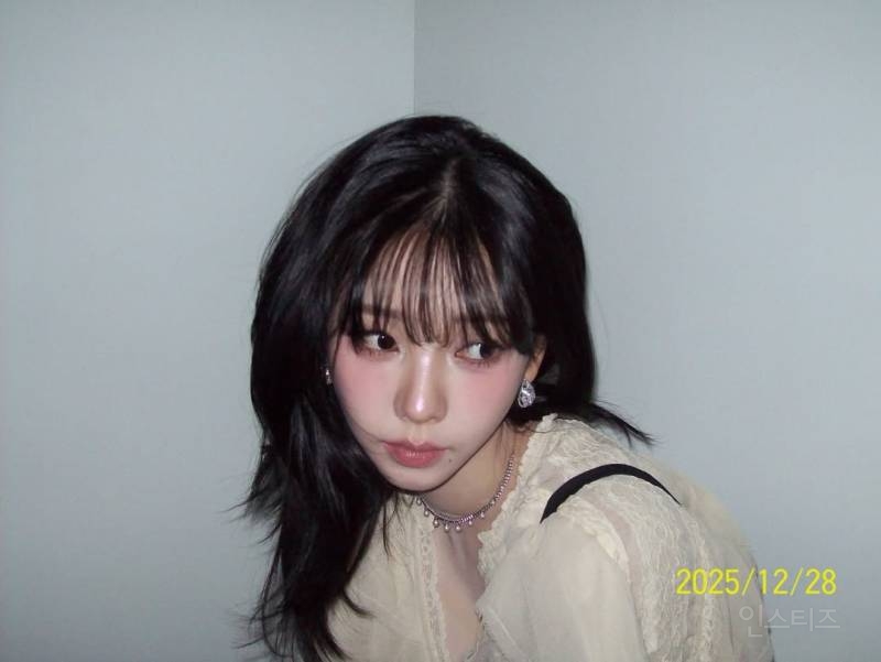 새해 맞이 인스타 게시물 올려주는 에스파 카리나 윈터.jpg | 인스티즈