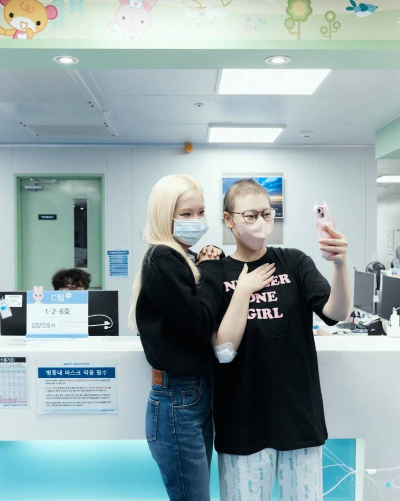 크리스마스에 서울대학교 어린이병원에 다녀온다는 로제 | 인스티즈