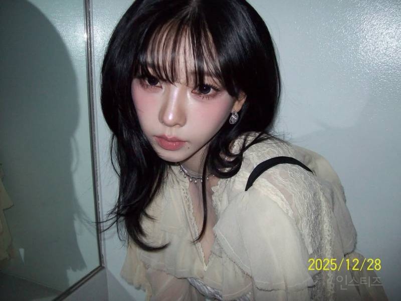 새해 맞이 인스타 게시물 올려주는 에스파 카리나 윈터.jpg | 인스티즈