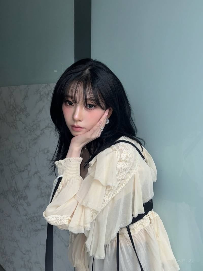 새해 맞이 인스타 게시물 올려주는 에스파 카리나 윈터.jpg | 인스티즈