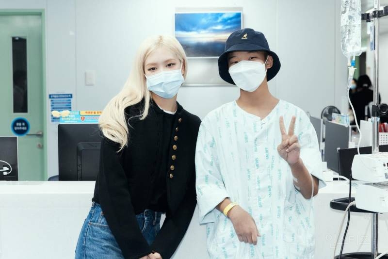 크리스마스에 서울대학교 어린이병원에 다녀온다는 로제 | 인스티즈