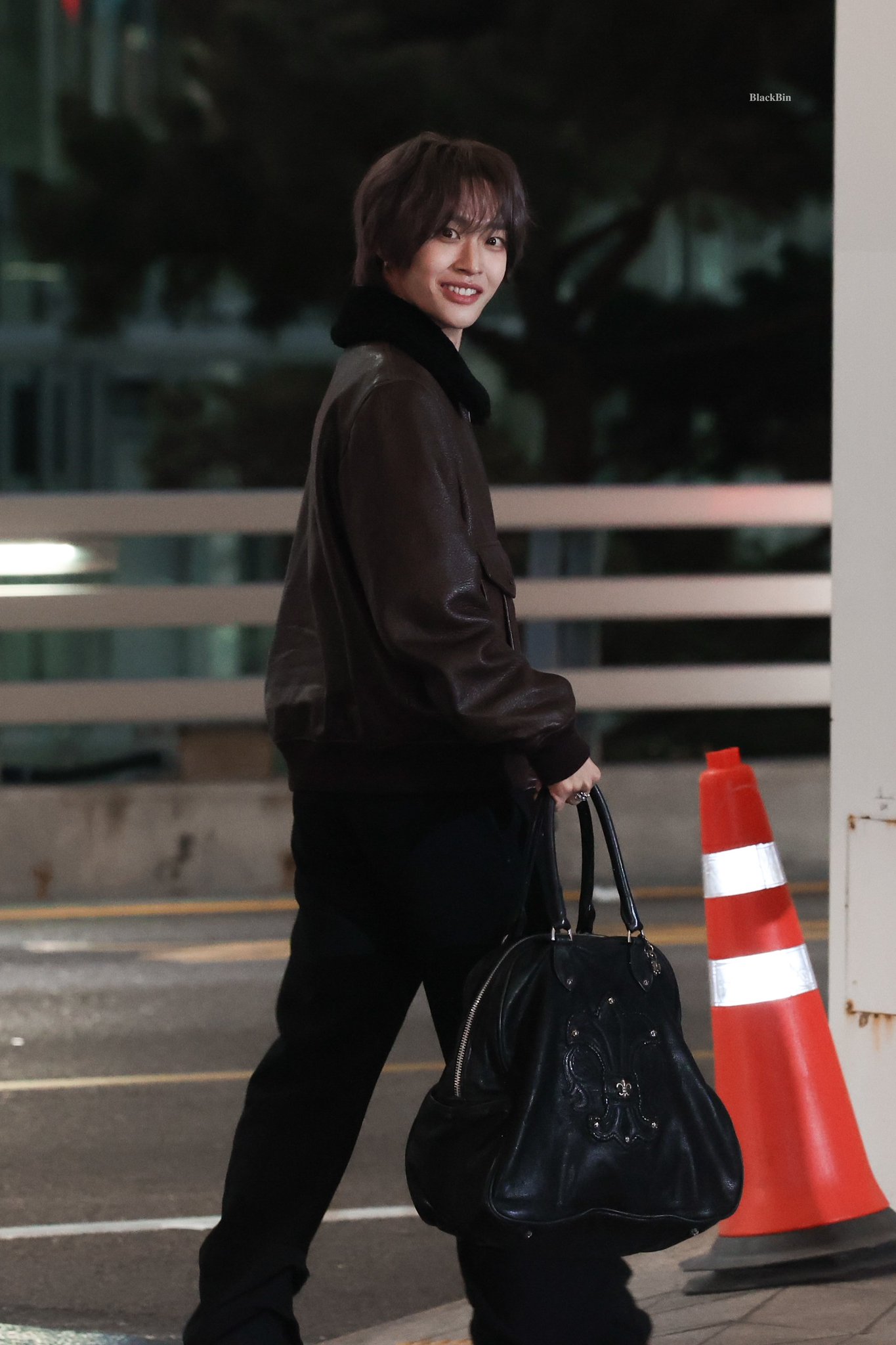 [잡담] 원빈이 도망가는거 고화질 올라옴ㅋㅋㅋㅋㅋㅋㅋㅋㅋ | 인스티즈
