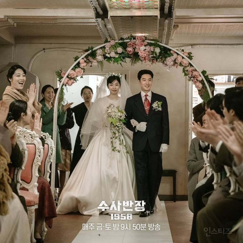 옛날옛적 부모님 결혼식사진 속 갬성 그대로인 이제훈X서은수 결혼식 사진 | 인스티즈