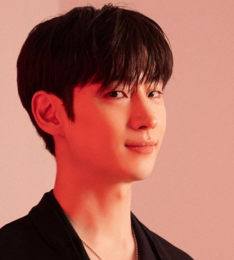 이제훈 진짜 웃을때 안웃을때 갭차이 쩌는듯 | 인스티즈