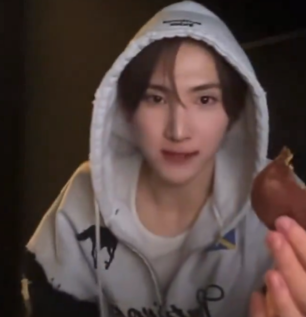 ??:두쫀쿠 깨끗하게 먹는 방법을 터득했어요 저는 | 인스티즈