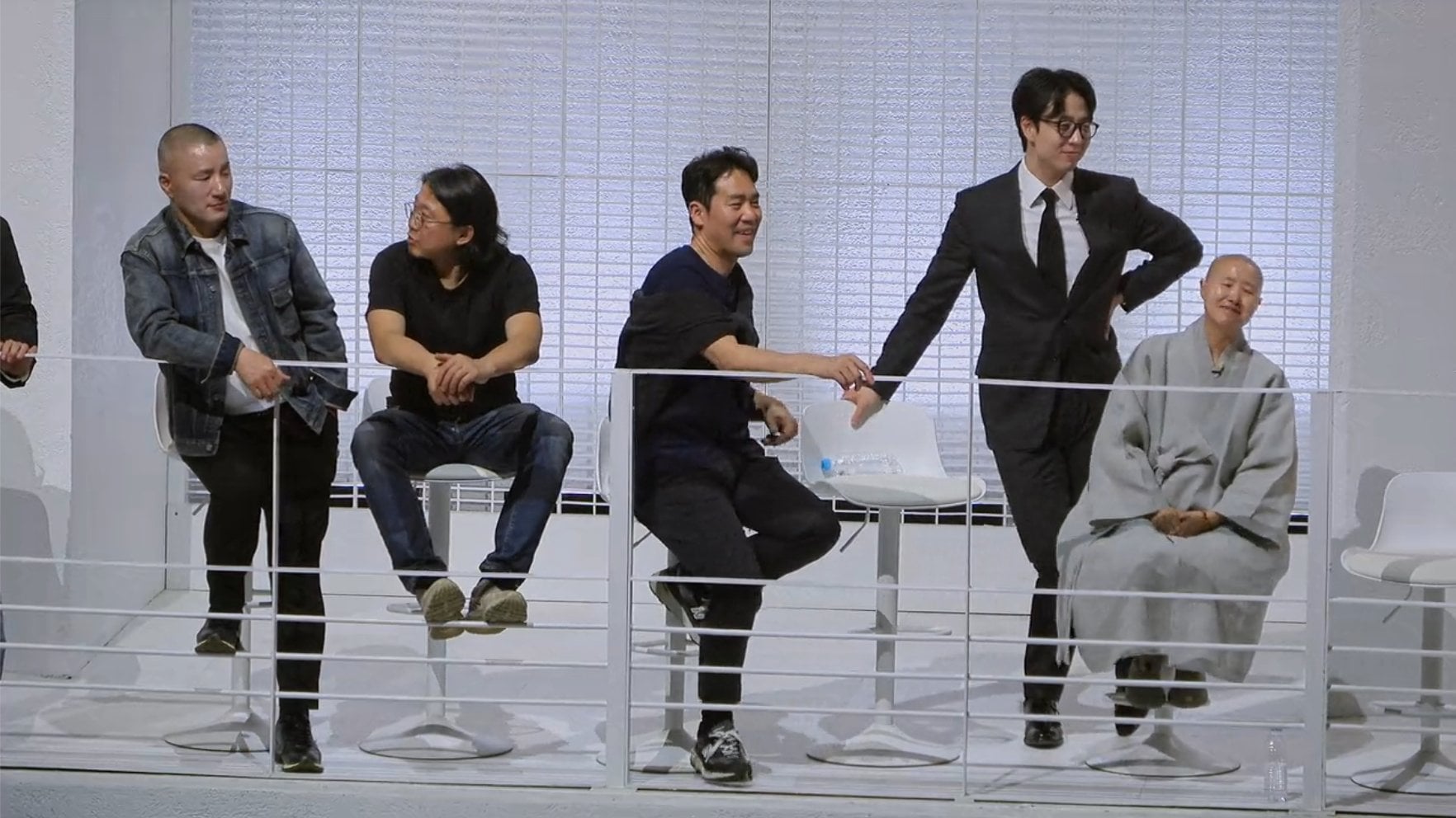 [잡담] 손종원 진짜 수트 미쳤나봨ㅋㅋㅋ 자세까지 도랏음 | 인스티즈