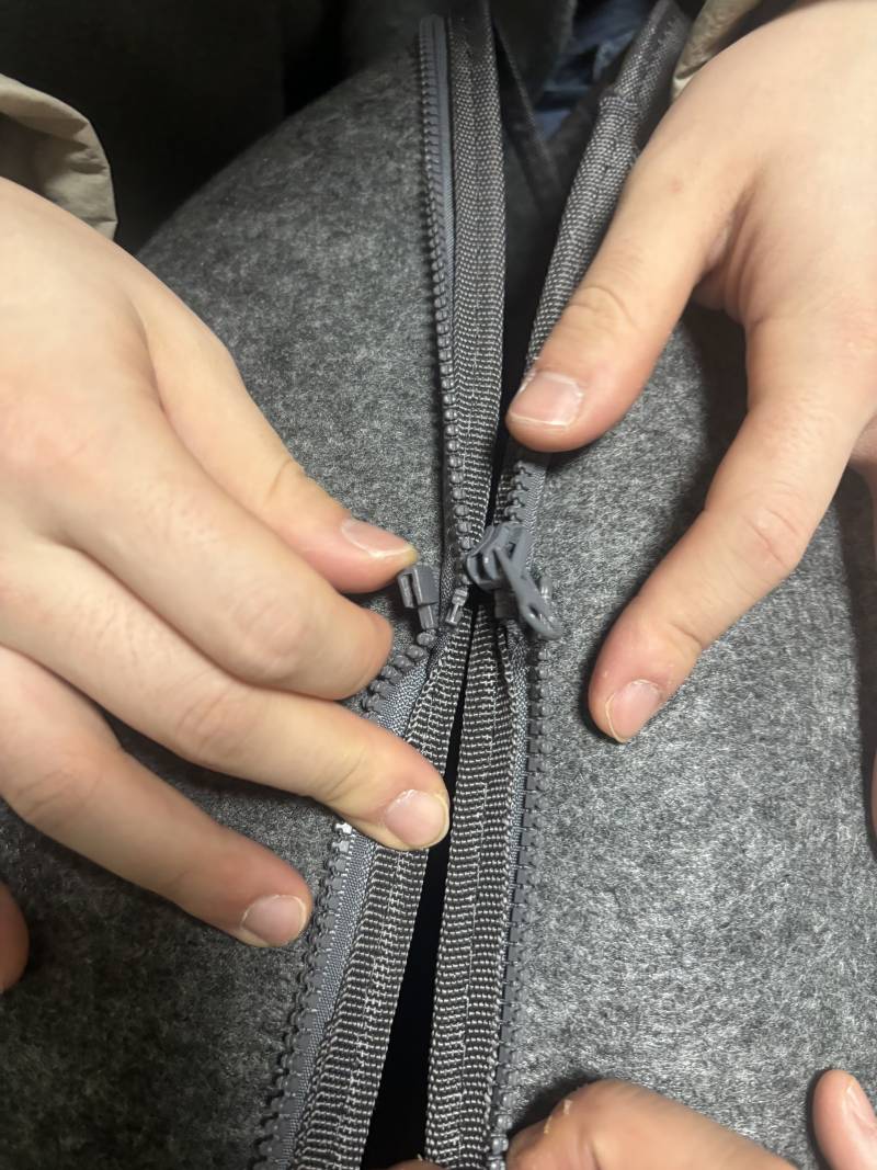 [잡담] 고양이 숨숨집 삿는데 지퍼가 빠졋어 어떻게 끼워..? | 인스티즈