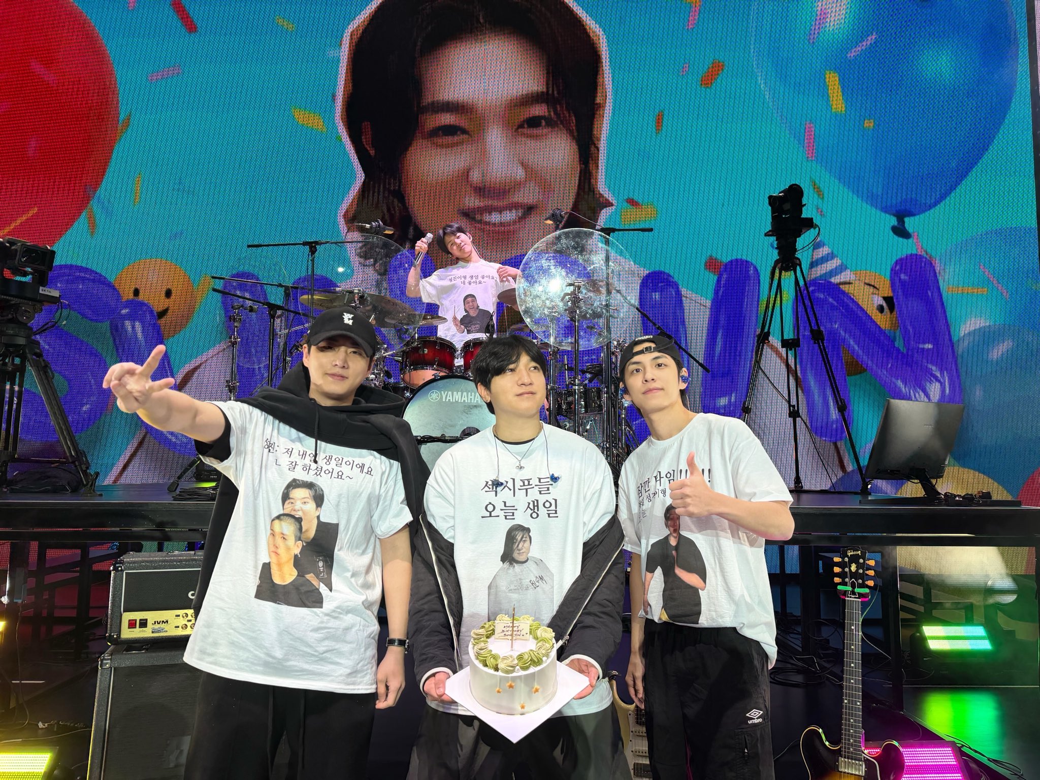 [잡담] 데이식스 성진 생파했는데 티셔츠 실화냐 | 인스티즈