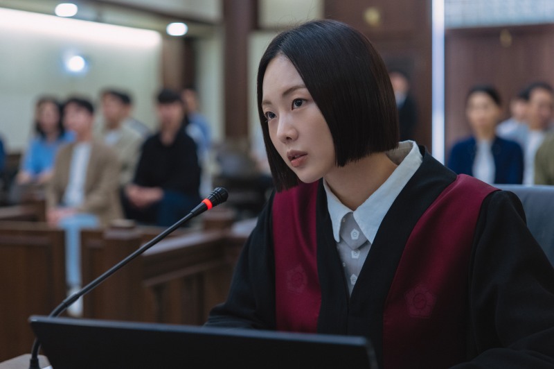 [정보/소식] '블러디 플라워' 금새록, 성공에 집착하는 검사로 날카로운 존재감 발산…차이연 캐릭터 스틸 공개 | 인스티즈