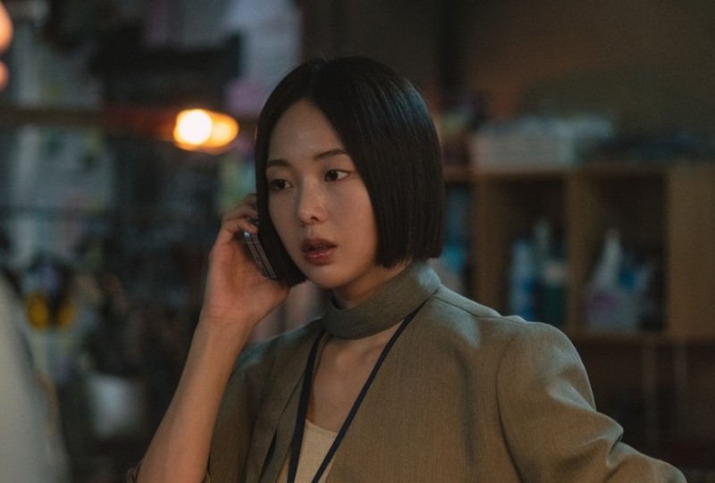 [정보/소식] '블러디 플라워' 금새록, 성공에 집착하는 검사로 날카로운 존재감 발산…차이연 캐릭터 스틸 공개 | 인스티즈