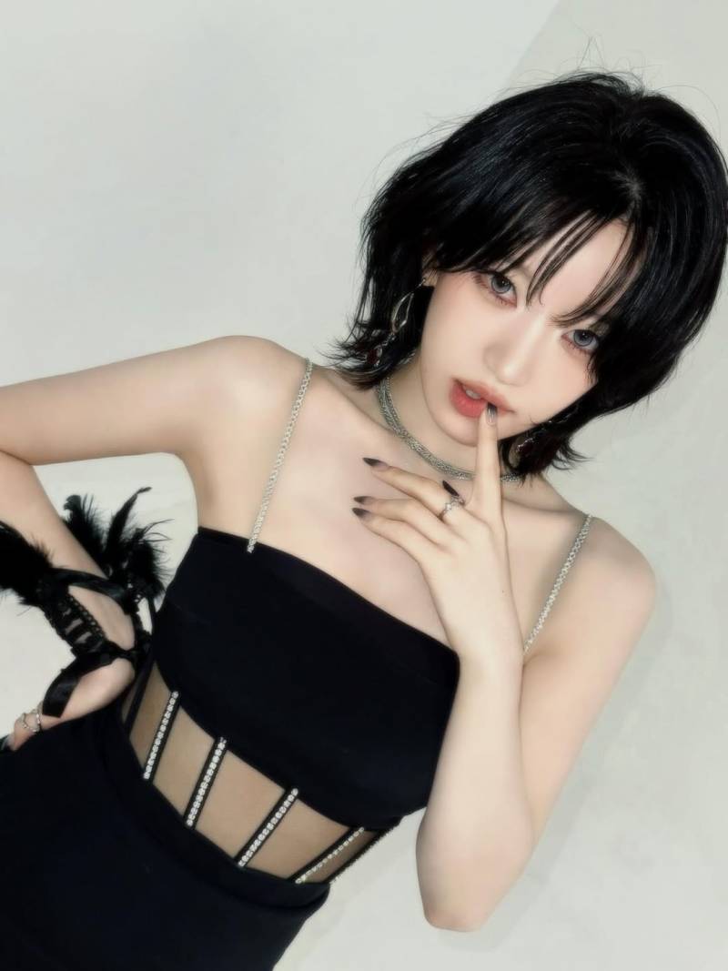 요즘 중단발 허쉬컷으로 리즈 찍고 있는 듯한 여돌 | 인스티즈