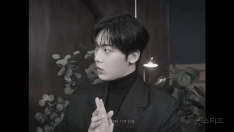 이제는 내가 형이라며 문빈에게 선물준 윤산하.jpg | 인스티즈