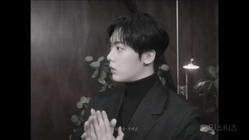 이제는 내가 형이라며 문빈에게 선물준 윤산하.jpg | 인스티즈
