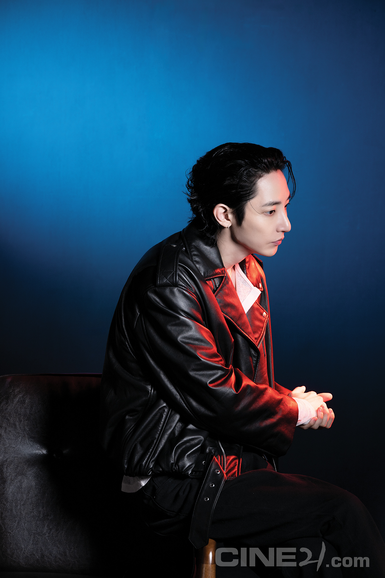 [정보/소식] 씨네21 [인터뷰] 어떤 주저함도 없이, <시스터> 배우 이수혁 | 인스티즈