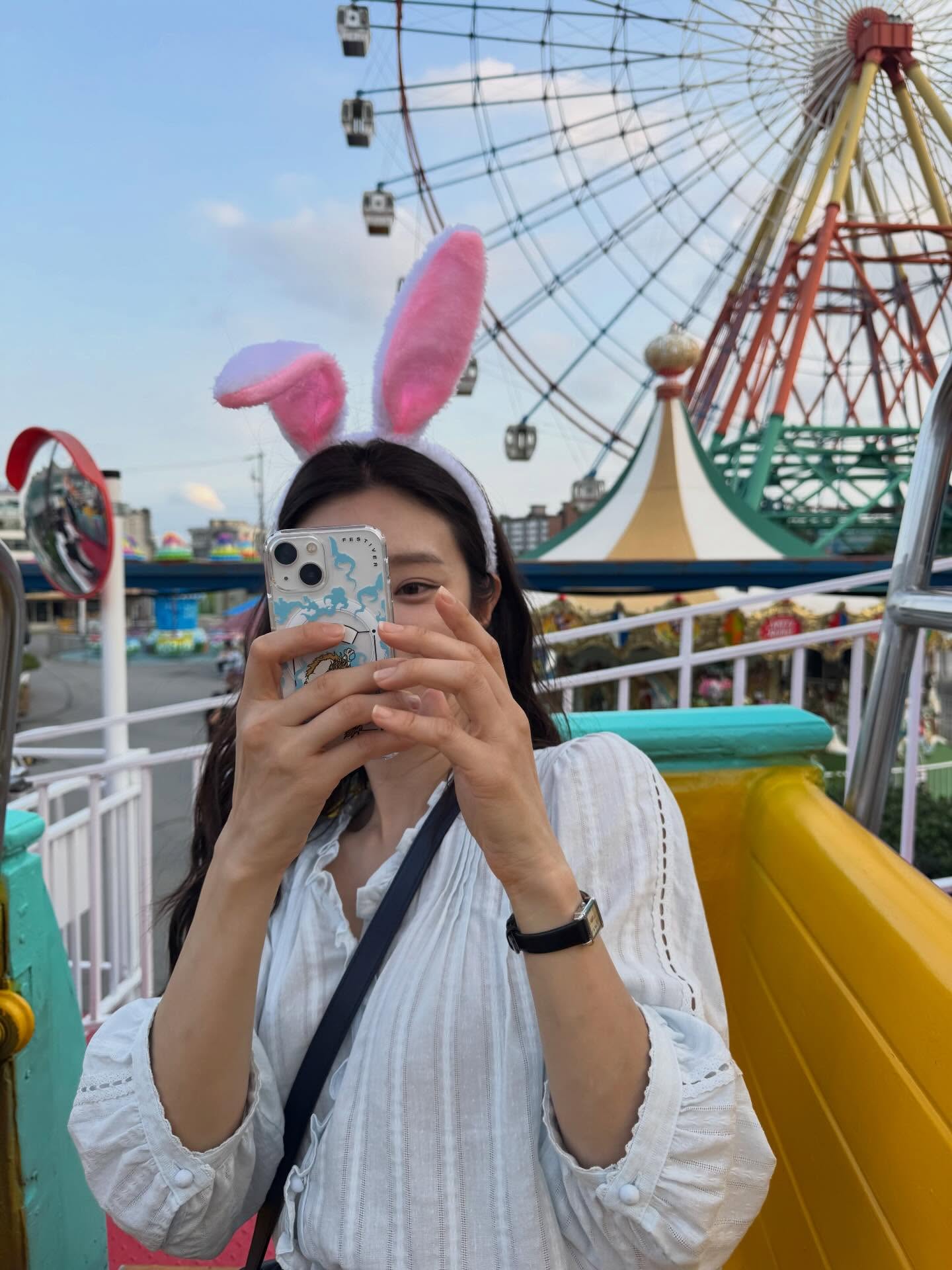 [잡담] 스프링피버) 안보현 이주빈 놀이동산 데이트 사진 찐 커플같다 🙃 | 인스티즈