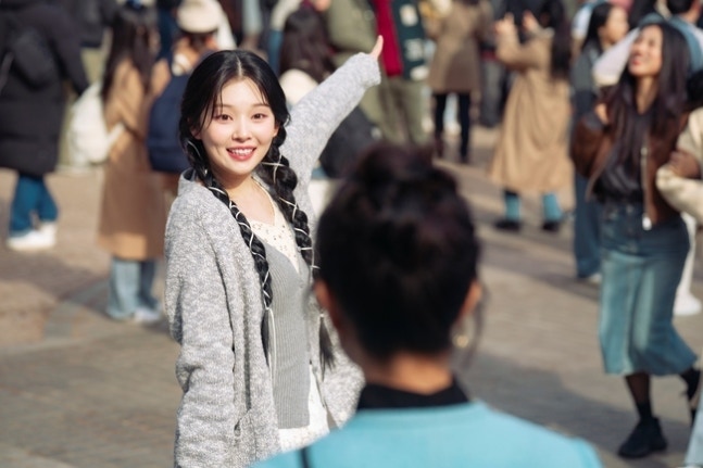 [정보/소식] 오인간) 못마땅 김혜윤 VS 흐뭇 로몬, 극과 극 온도차 포착(오늘부터) | 인스티즈