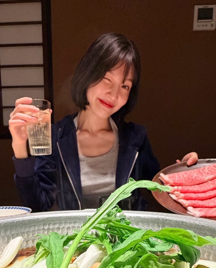 [잡담] 조이 너무 말랐다 쇄골봐.... | 인스티즈