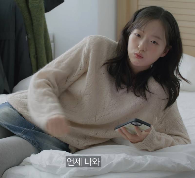 [잡담] 이거 목도리랑 니트 어디 거일까.. | 인스티즈