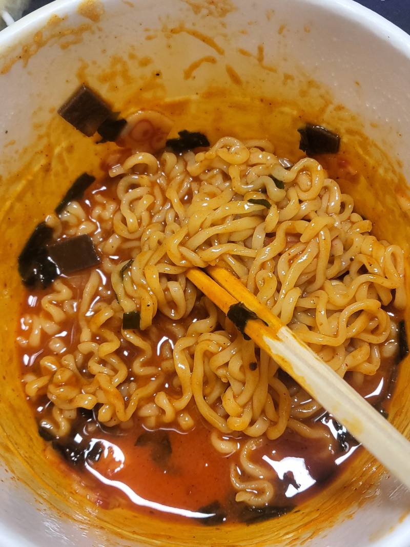 [잡담] 라뽁구리랑 불닭미역탕면이랑 98프로 비슷한듯 | 인스티즈