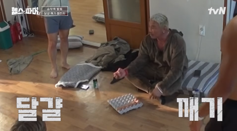 자다 깼는데 대선배가 내 눈앞에 있는 상황 | 인스티즈