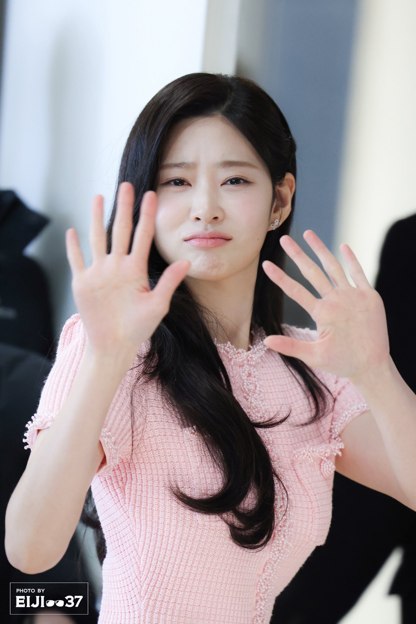 [잡담] 김민주 이 머리 피스 붙였다 안 붙였다??? 돌판 전문가들 도움!!! | 인스티즈