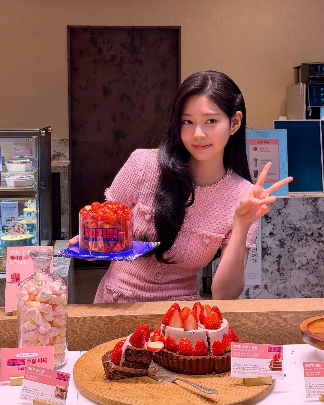 [잡담] 김민주 이 머리 피스 붙였다 안 붙였다??? 돌판 전문가들 도움!!! | 인스티즈