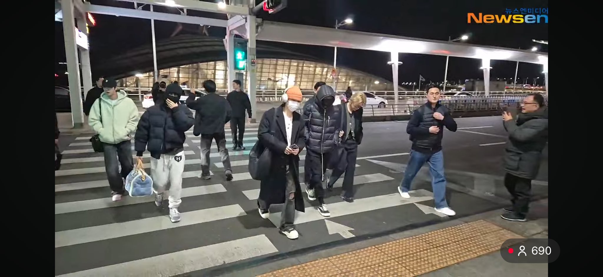 [잡담] 방탄 공항 왔따 | 인스티즈