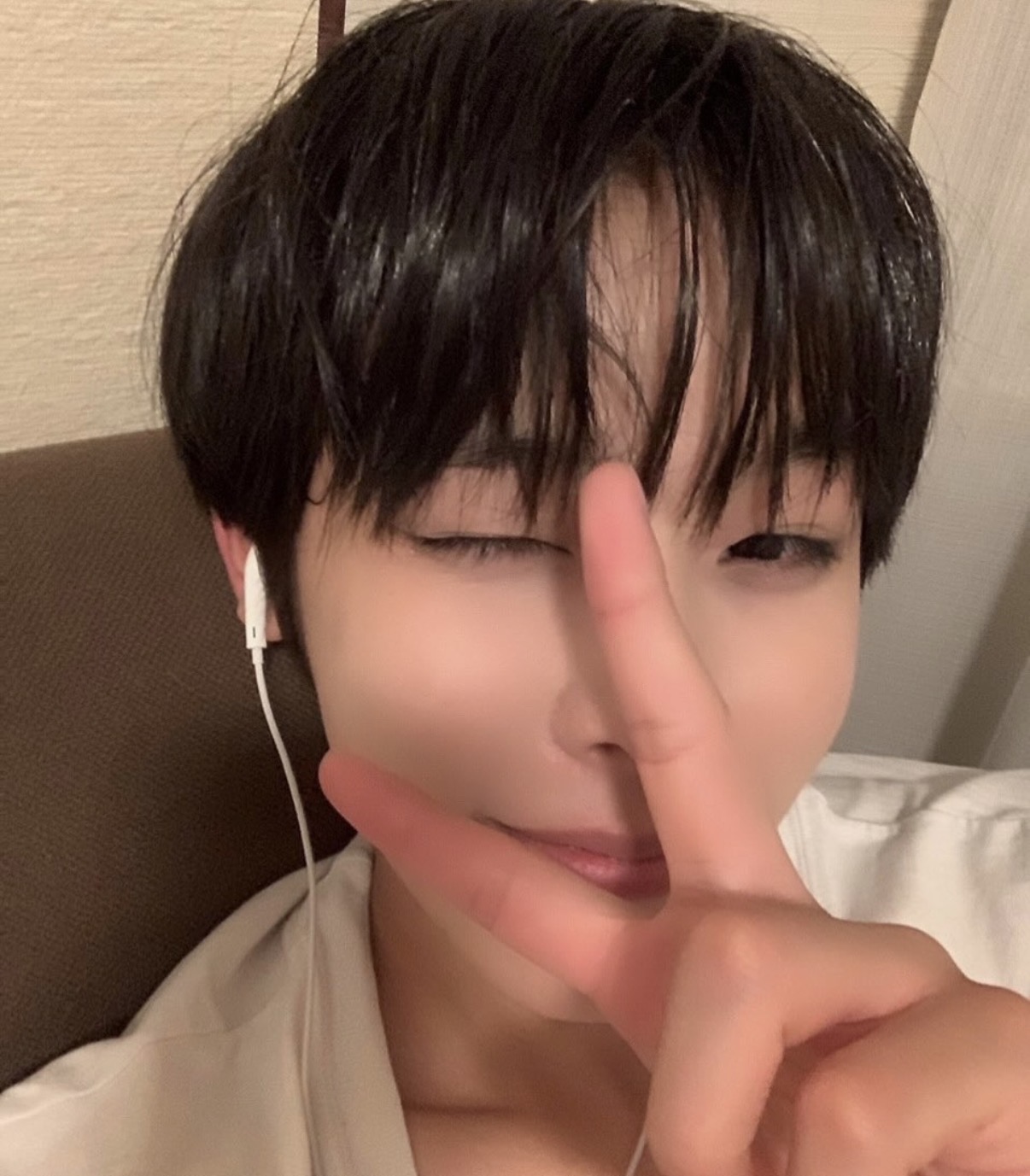 [잡담] 리쿠 왜 요즘은 정면으로 셀카 안찍을까 | 인스티즈
